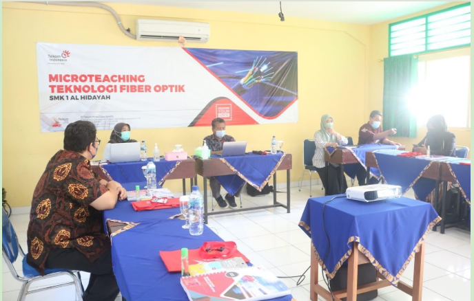 MICROTEACHING   TEKNOLOGI FIBER OPTIC