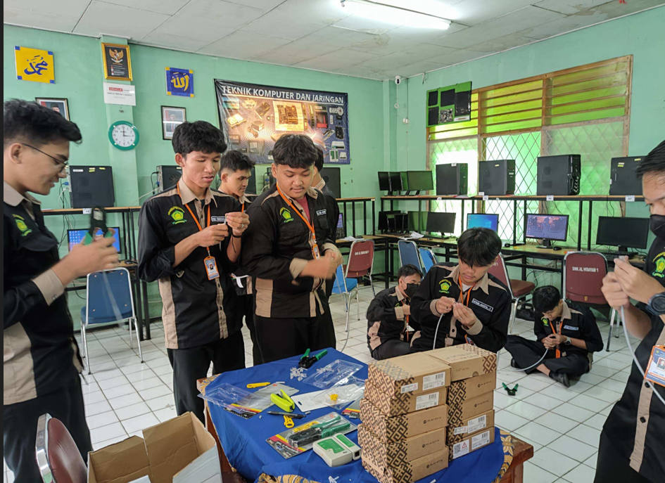 Kegiatan Teknik Jaringan Komputer dan Telekomunikasi